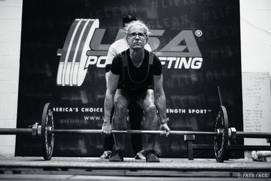 Kara deadlifting
